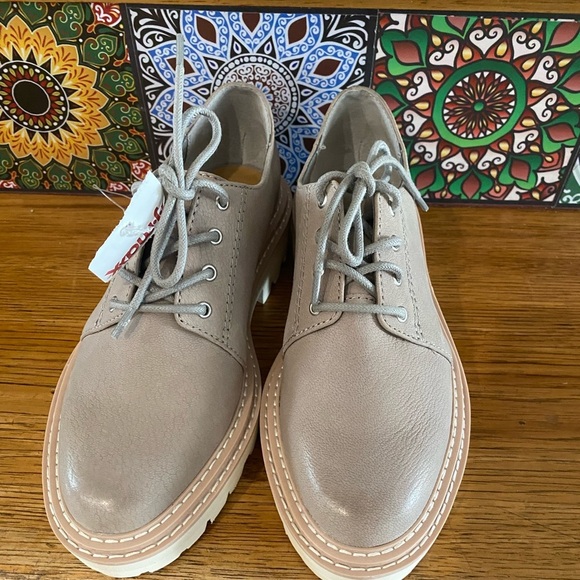 NWT DOLCE VITA leather shoes with white high rise soles! NEUTRAL & FUN!! - Picture 2 of 10